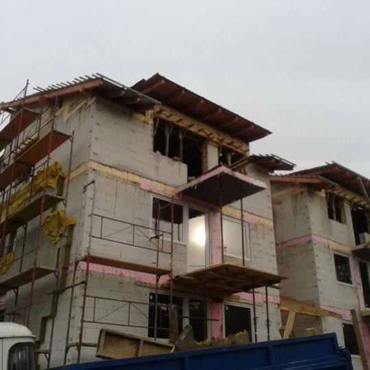 Priebeh stavby novej bytovky rok 2015 33